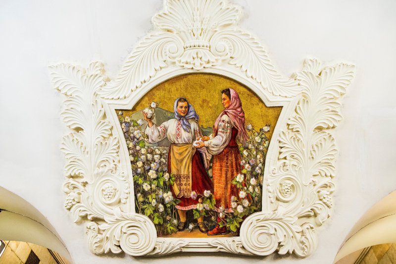 Το εντυπωσιακό μετρό της Μόσχας -Σαν ανάκτορο, με πολυελαίους και βιτρό [εικόνες] | iefimerida.gr 6