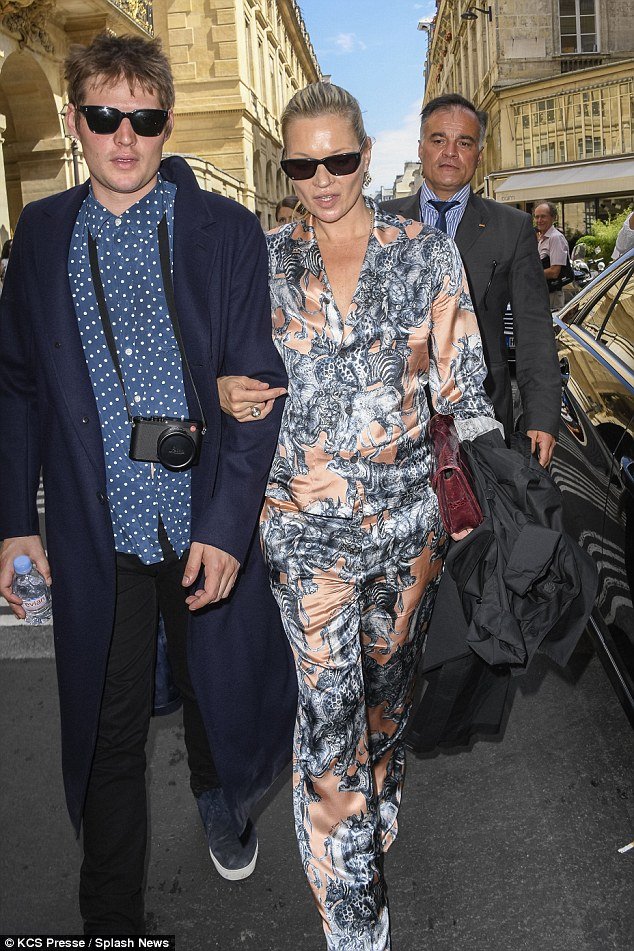 Χώρισε και η Κέιτ Μος -Τον κατά 13 χρόνια μικρότερο σύντροφό της [εικόνα] | iefimerida.gr 0