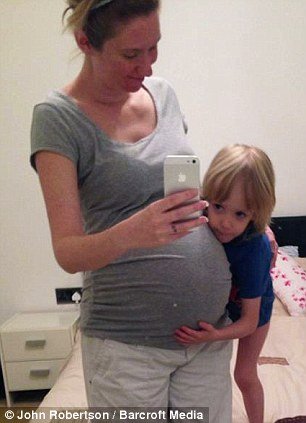 Η γυναίκα που έχει εθιστεί στις εγκυμοσύνες -Γίνεται παρένθετη μητέρα και δίνει δωρεάν τα μωρά [εικόνες&βίντεο] | iefimerida.gr 0