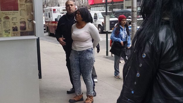 Μητέρα πνίγει το παιδί της 1 έτους σε τουαλέτα εστιατορίου [εικόνες] | iefimerida.gr 0