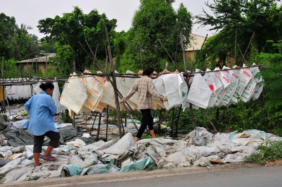 Εστεμμένη καλλιστείων προσκυνά τη ρακοσυλλέκτρια μητέρα της -Η ιστορία πίσω από μια viral φωτογραφία [εικόνες] | iefimerida.gr 8
