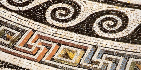 Στο 10ο Παζάρι Αντίκας - Από παλιά αυθεντικά έπιπλα μέχρι γκραβούρες, σε χαμηλές τιμές [εικόνες] | iefimerida.gr 1