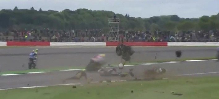 Τρομακτική σύγκρουση στο MotoGP -Γλίτωσαν από θαύμα οι δύο οδηγοί [βίντεο] | iefimerida.gr 0