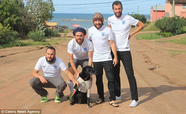 Κολλημένοι με τη μπάλα -Θα διανύσουν με τα πόδια 1.966 χιλιόμετρα για να δουν το Μουντιάλ στη Βραζιλία [εικόνες] | iefimerida.gr 1