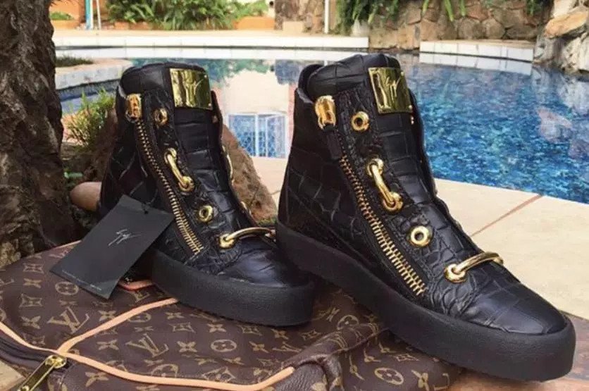 Τα πλουσιόπαιδα της Ζιμπάμπουε -Οι γιοι του Μουγκάμπε δείχνουν στο Instagram την πέρα από κάθε όριο χλιδάτη ζωή τους [εικόνες] | iefimerida.gr 12