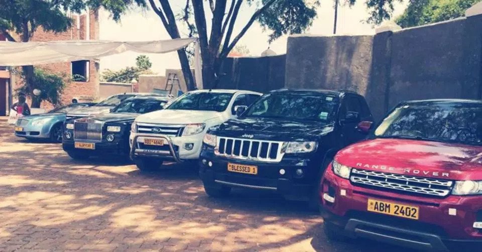 Τα πλουσιόπαιδα της Ζιμπάμπουε -Οι γιοι του Μουγκάμπε δείχνουν στο Instagram την πέρα από κάθε όριο χλιδάτη ζωή τους [εικόνες] | iefimerida.gr 11