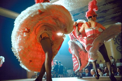 Αδημοσίευτες φωτογραφίες από το Moulin Rouge: Πώς ήταν η ζωή των κοριτσιών του διάσημου καμπαρέ στα 50's | iefimerida.gr 20