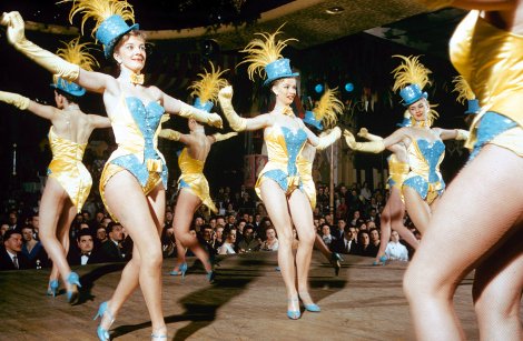 Αδημοσίευτες φωτογραφίες από το Moulin Rouge: Πώς ήταν η ζωή των κοριτσιών του διάσημου καμπαρέ στα 50's | iefimerida.gr 21