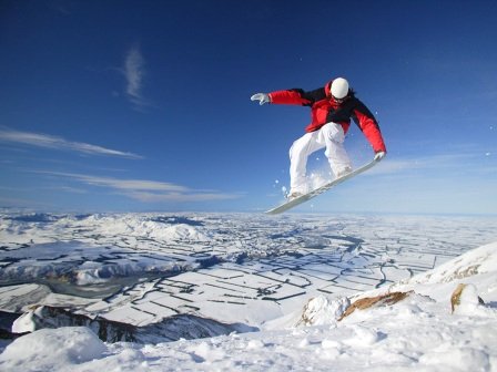 Σκίζοντας το χιόνι σε μία σανίδα - Οι 5 καλύτερες πίστες για σνόουμπορντ [εικόνες] | iefimerida.gr 2