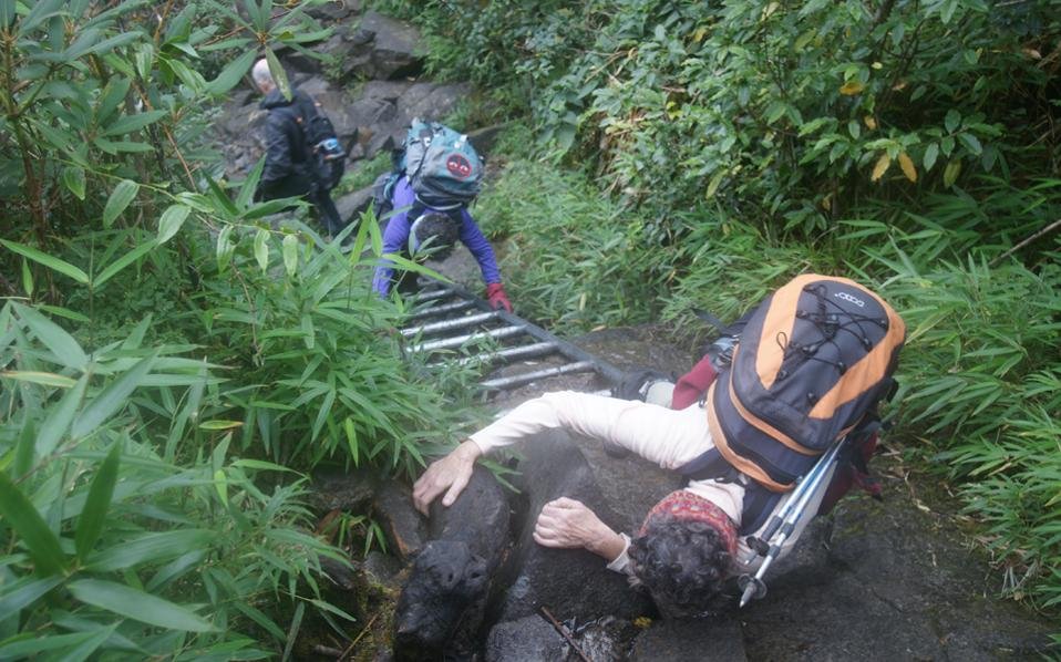 Ελληνική ορειβατική ομάδα στην κορυφή του ψηλότερου βουνού της Ινδοκίνας [εικόνες] | iefimerida.gr 0