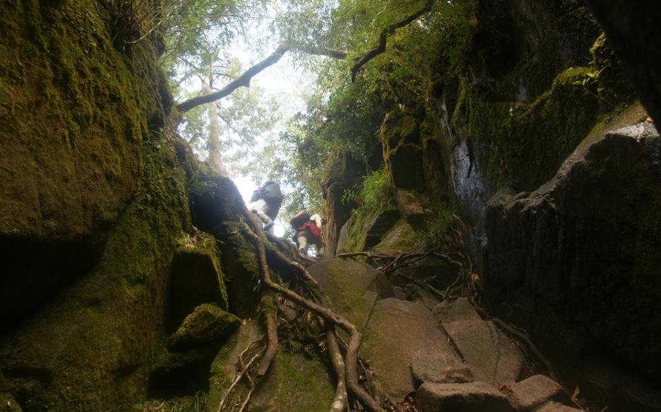 Ελληνική ορειβατική ομάδα στην κορυφή του ψηλότερου βουνού της Ινδοκίνας [εικόνες] | iefimerida.gr 6