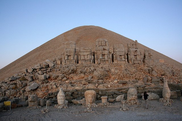 Εξερευνώντας το όρος Νεμρούτ: Τα τρομακτικά αγάλματα της γειτονικής Τουρκίας [εικόνες] | iefimerida.gr 4