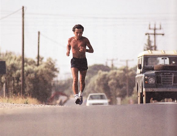 Τι είδε ο διάσημος συγγραφέας Χαρούκι Μουρακάμι στον Μαραθώνα όταν ήρθε για τρέξιμο [εικόνες] | iefimerida.gr 1