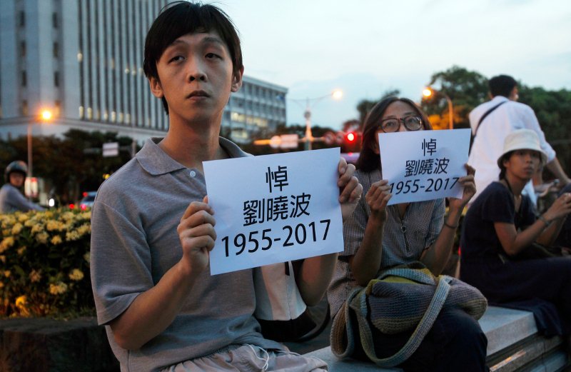 Κίνα: Στη θάλασσα σκορπίστηκε η τέφρα του νομπελίστα Λιου Σιαομπό [εικόνες]  | iefimerida.gr 4