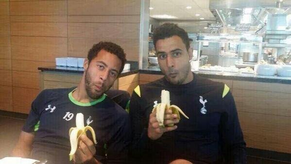 Είμαστε όλοι μαϊμούδες -Από ποδοσφαιριστές, μέχρι πρωθυπουργοί με μία μπανάνα στο χέρι, κατά του ρατσισμού [εικόνες] | iefimerida.gr 3