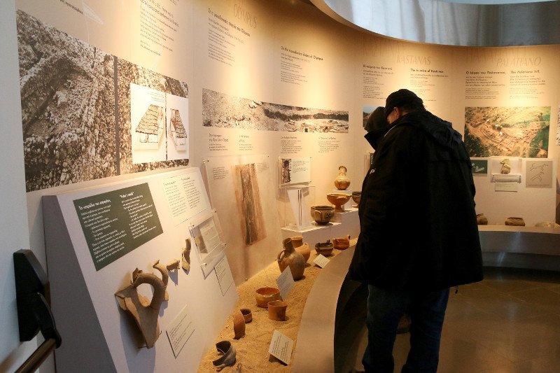 Πρόσφυγες στο Αρχαιολογικό Μουσείο -Απομακρύνθηκαν από τον καταυλισμό λόγω της βόμβας στο Κορδελιό [εικόνες] | iefimerida.gr 6