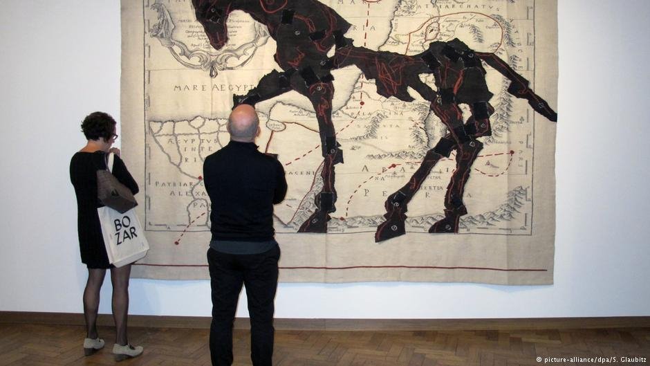 Οι Βρυξέλλες ξορκίζουν την τρομοκρατία με τέχνη [εικόνες] | iefimerida.gr 1