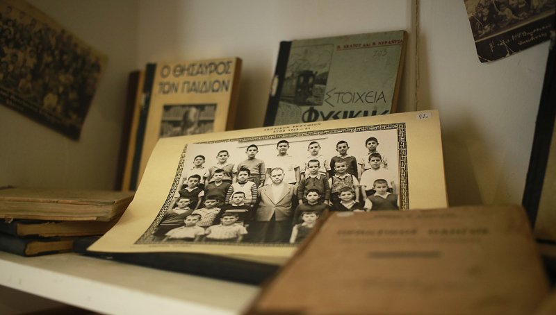 Μουσείο Σχολικής Ζωής & Εκπαίδευσης στην Πλάκα: Σπάνια αναγνωστικά, κοντύλια, τιμωρίες | iefimerida.gr 1