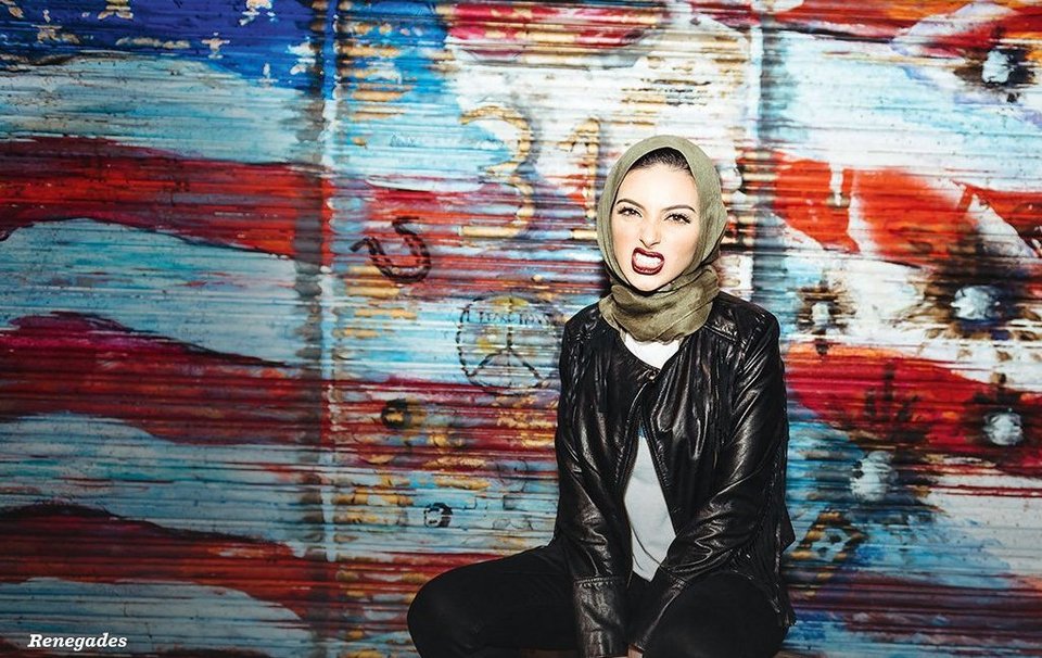 Πρώτη φορά: Μουσουλμάνα με μαντίλι εξώφυλλο στο Playboy [εικόνες] | iefimerida.gr 1