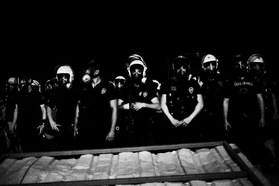 Οι συγκλονιστικές φωτογραφίες του Γιώργου Μουτάφη από την Κωνσταντινούπολη γίνονται θέμα στο Νew Yorker! [εικόνες] | iefimerida.gr 0