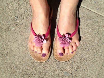 Η καμπάνια του μοβ πεντικιούρ -Γιατί το διαδίκτυο γεμίζει με δεκάδες φωτογραφίες βαμμένων νυχιών [εικόνες] | iefimerida.gr 2