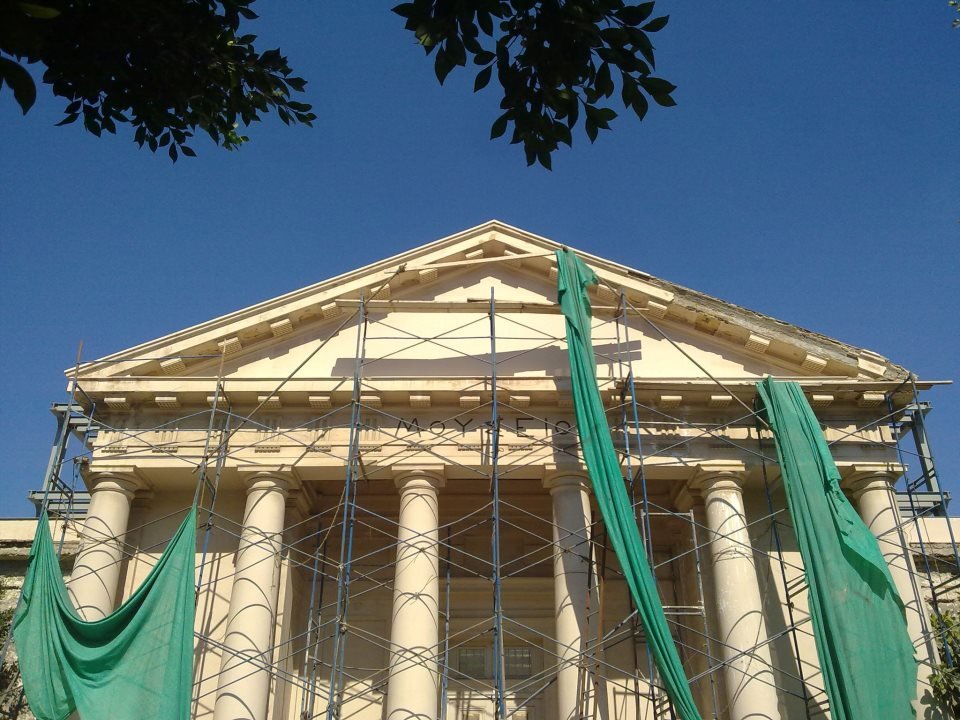 Αρχίζει μία εκ βάθρων ανακαίνιση που ξαναδίνει ζωή στο Ελληνορωμαϊκό Μουσείο, αποκαθιστώντας τη δυτική και την ανατολική πρόσοψη