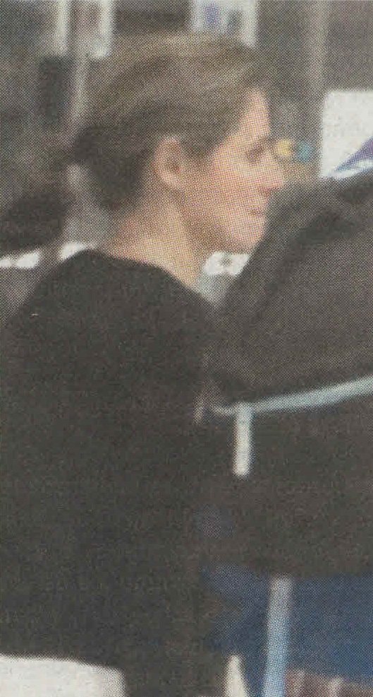 Η Περιστέρα με σωματοφύλακα στην Κοζάνη για το πρώτο μάθημα στο Πανεπιστήμιο [εικόνες] | iefimerida.gr 1