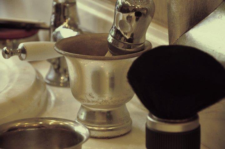 Πίσω στα μπαρμπέρικα της Αθήνας – Η ρετρό συνήθεια που αναβιώνει στην πόλη [εικόνες]  | iefimerida.gr 3