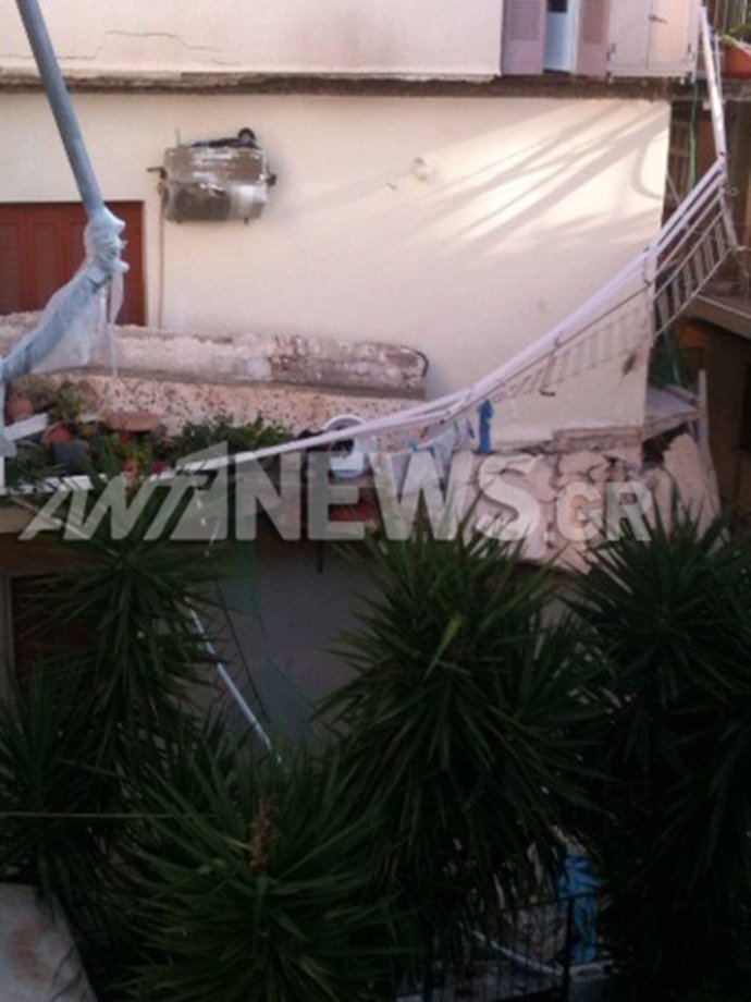 Μπαλκόνι 2ου οροφου έπεσε και καταπλάκωσε γυναίκα στη Ν. Φιλαδέλφεια [εικόνες] | iefimerida.gr 6