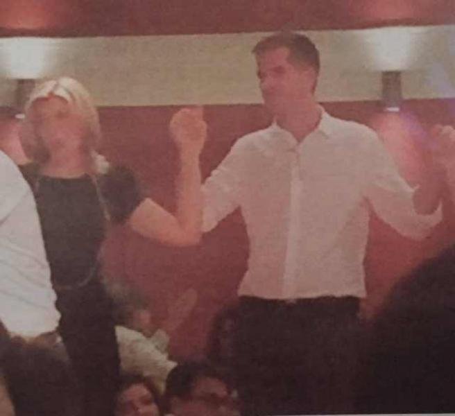 Κοσιώνη - Μπακογιάννης χόρεψαν μαζί σε γάμο στη Λαμία [εικόνα] | iefimerida.gr 0