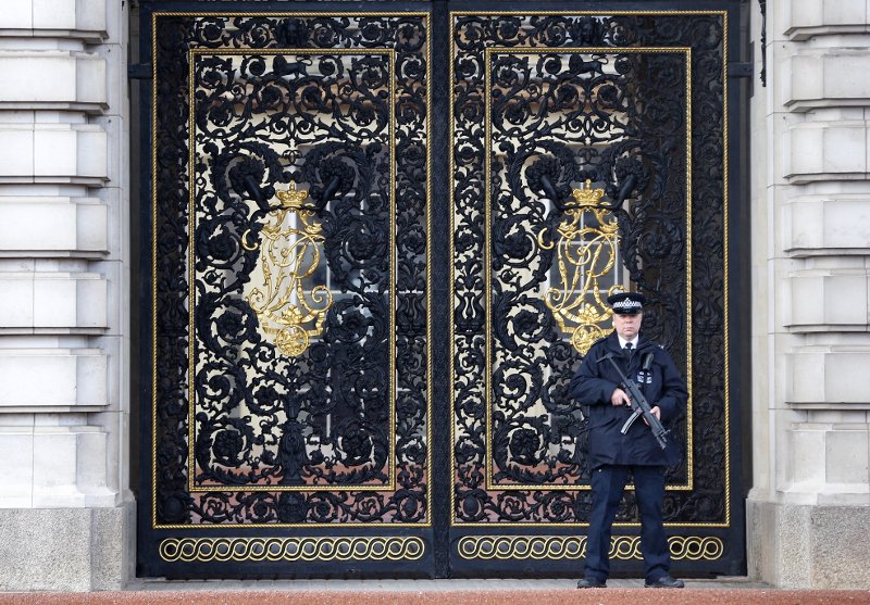 «Εμετός», «σέρνετε το παλάτι στη λάσπη»: Σάλος με το πάρτι της Χάρπερ Μπέκαμ στο Μπάκιγχαμ -Ποιος πρίγκιπας το παραχώρησε [εικόνες] | iefimerida.gr 2