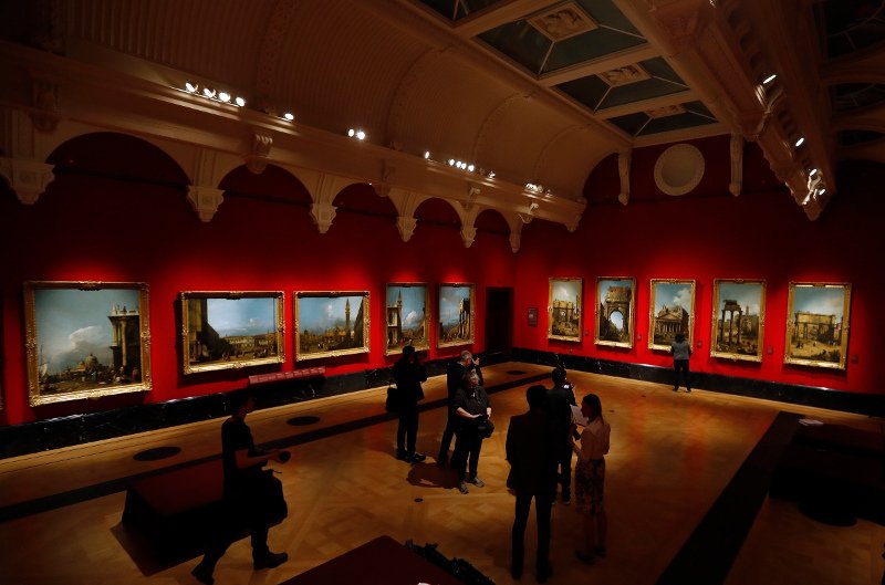 «Εμετός», «σέρνετε το παλάτι στη λάσπη»: Σάλος με το πάρτι της Χάρπερ Μπέκαμ στο Μπάκιγχαμ -Ποιος πρίγκιπας το παραχώρησε [εικόνες] | iefimerida.gr 5