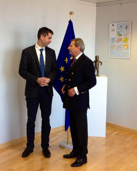 O Κώστας Μπακογιάννης συνάντησε τον επίτροπο Χαν: Πρότεινα λύσεις για τις αδικίες στη Στερεά Ελλάδα [εικόνες] | iefimerida.gr 1