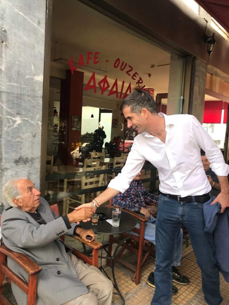 Συνομίλησε με αρκετό κόσμο, θέλοντας να μάθει για την καθημερινότητά τους