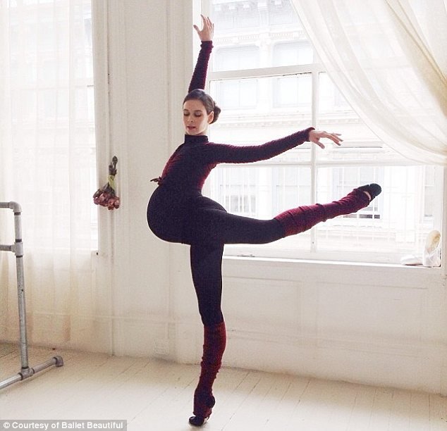  Η εγκυμονούσα μπαλαρίνα που εκπαίδευσε τη Νάταλι Πόρτμαν αποτελεί έμπνευση -Δεν σταματά το μπαλέτο ούτε στιγμή [εικόνες]  | iefimerida.gr 0