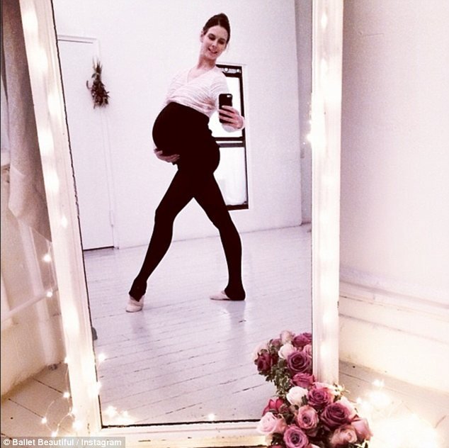  Η εγκυμονούσα μπαλαρίνα που εκπαίδευσε τη Νάταλι Πόρτμαν αποτελεί έμπνευση -Δεν σταματά το μπαλέτο ούτε στιγμή [εικόνες]  | iefimerida.gr 4