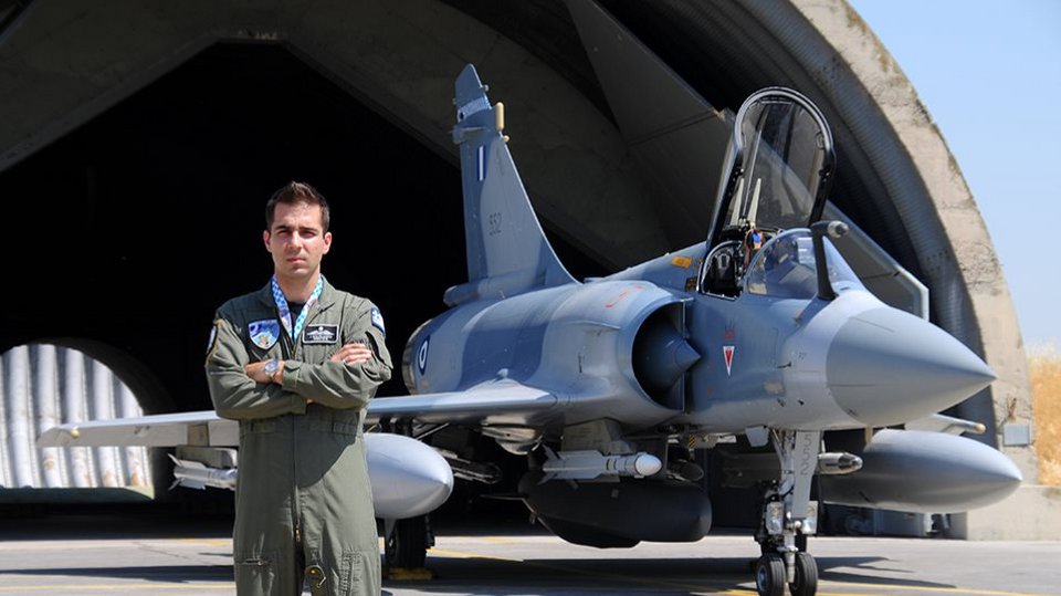 Σμηναγός Μπαλταδώρος: Σήμερα η τελευταία «πτήση» στη γενέτειρά του [εικόνες & βίντεο] | iefimerida.gr 0