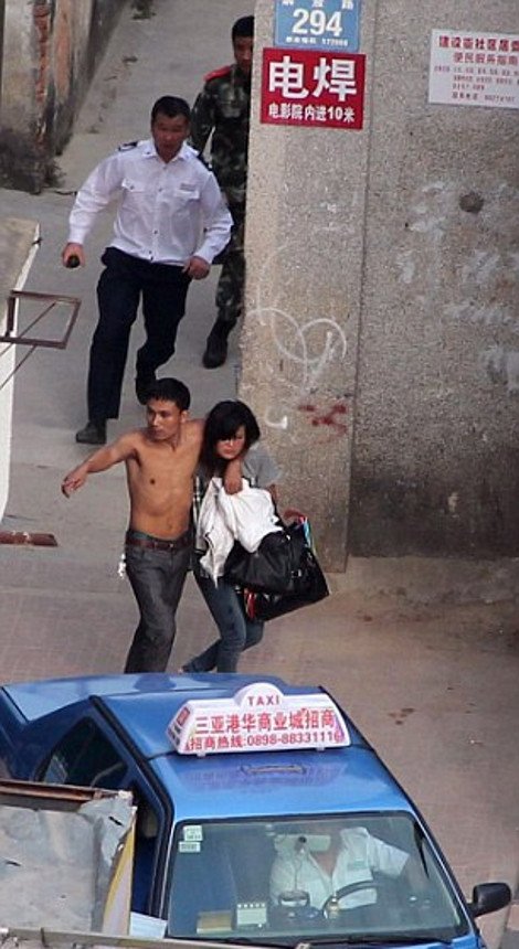 Συνέβη κι αυτό: Την ανέβασε στη σκεπή, την έγδυσε και την απειλούσε ότι θα την σκοτώσει με ένα μπαλτά γιατί... δεν ήθελε να τον παντρευτεί [εικόνες] | iefimerida.gr 6