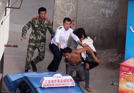 Συνέβη κι αυτό: Την ανέβασε στη σκεπή, την έγδυσε και την απειλούσε ότι θα την σκοτώσει με ένα μπαλτά γιατί... δεν ήθελε να τον παντρευτεί [εικόνες] | iefimerida.gr 7