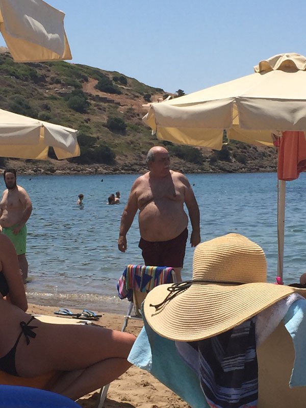 Ο Νίκος Βούτσης για μπάνιο στο Σούνιο [εικόνες] | iefimerida.gr 1