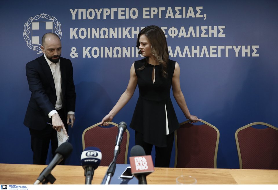 Ο Μπάρκας στη θέση του Ηλιόπουλου στο υπουργείο Εργασίας -Τα χαμόγελα της Αχτσιόγλου [εικόνες] | iefimerida.gr 3