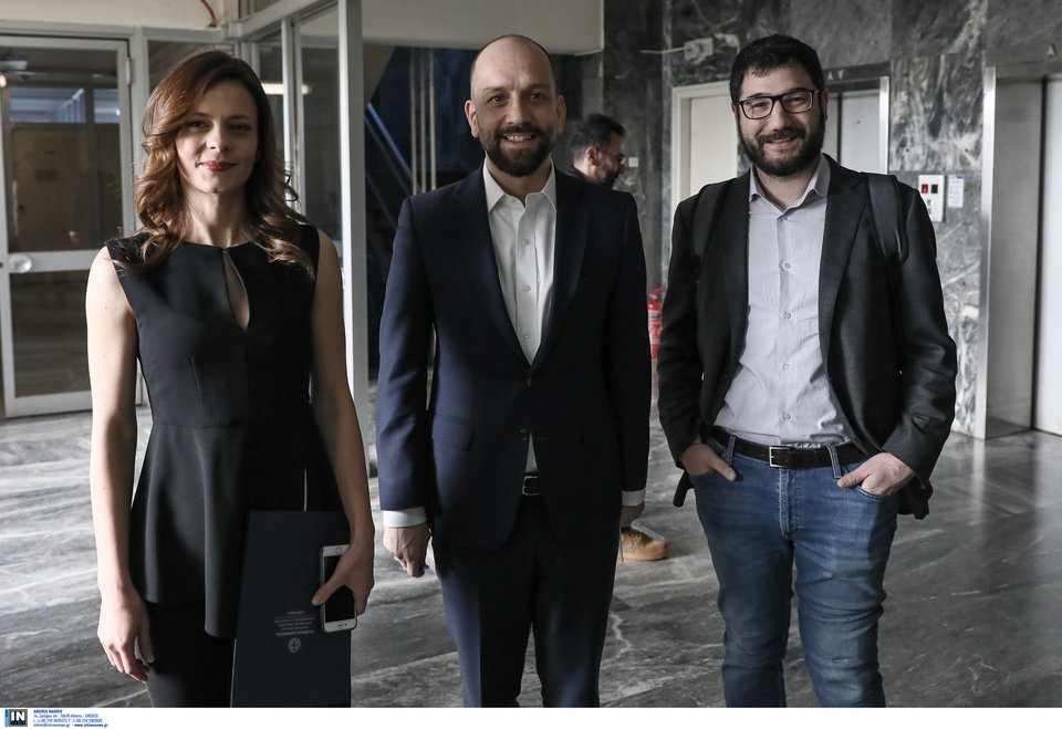 Ο Μπάρκας στη θέση του Ηλιόπουλου στο υπουργείο Εργασίας -Τα χαμόγελα της Αχτσιόγλου [εικόνες] | iefimerida.gr 4