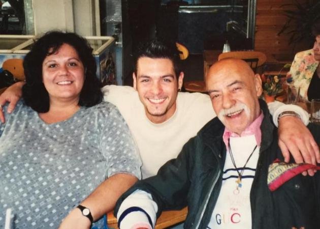 Τα μηνύματα που αντάλλαξαν ο άγνωστος γιος του Ανδρέα Μπάρκουλη και ο μικρός Νίκος [εικόνες] | iefimerida.gr 0