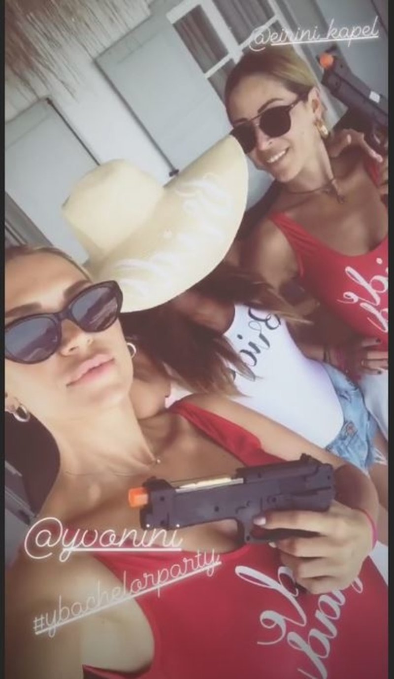 Δεν σταματά το μπάτσελορ πάρτι της Υβόννης Μπόσνιακ -Ποζάρει με λευκό ολόσωμο στη Μύκονο [εικόνες] | iefimerida.gr 2