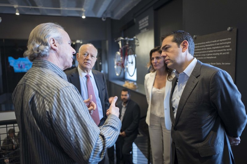 Με ολόλευκο outfit στο Σικάγο η Περιστέρα Μπαζιάνα -Κοστούμι και nude γόβες [εικόνες] | iefimerida.gr 3