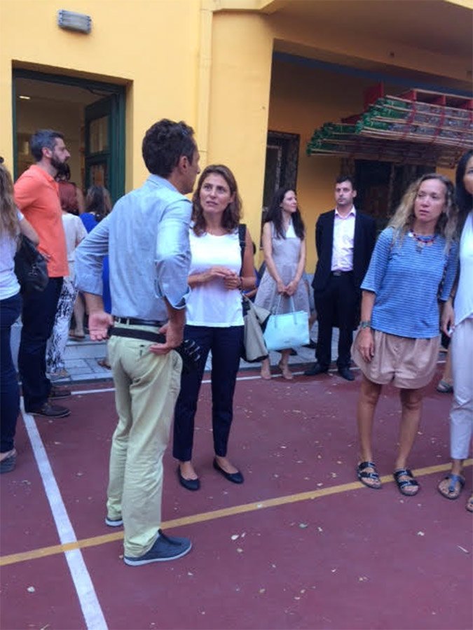 Ποιος φωτογράφισε την Μπέτυ Μπαζιάνα στη Σχολή Χιλλ; Οχι εγώ, λέει ο Βασίλης Κουτρουμάνος [εικόνες] | iefimerida.gr 1