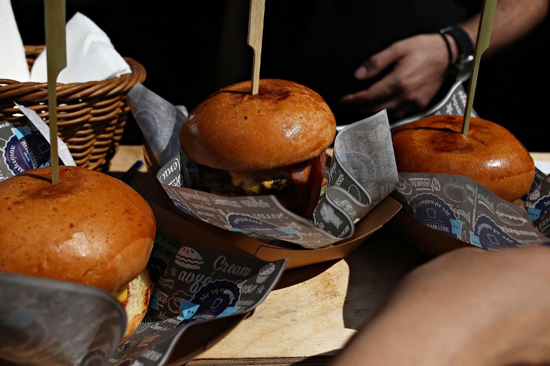 Αλμυρή αμαρτία: Η γιορτή του μπέργκερ στην Τεχνόπολη μέσα από 11 φωτογραφίες που ανοίγουν την όρεξη [εικόνες] | iefimerida.gr 2