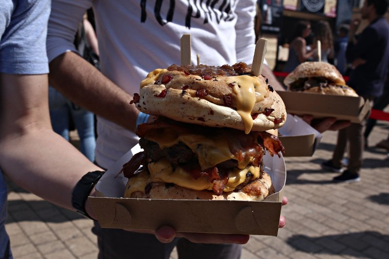 Αλμυρή αμαρτία: Η γιορτή του μπέργκερ στην Τεχνόπολη μέσα από 11 φωτογραφίες που ανοίγουν την όρεξη [εικόνες] | iefimerida.gr 6