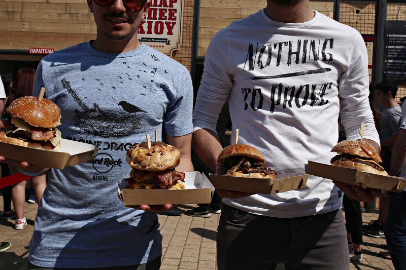 Αλμυρή αμαρτία: Η γιορτή του μπέργκερ στην Τεχνόπολη μέσα από 11 φωτογραφίες που ανοίγουν την όρεξη [εικόνες] | iefimerida.gr 7