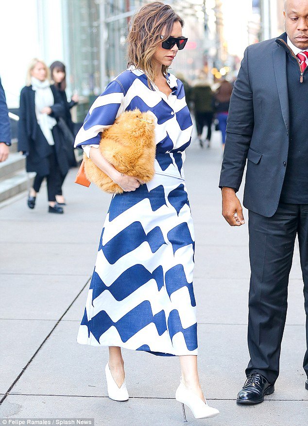 Aυτό το μποτάκι δεν αποχωρίζεται η Βικτόρια Μπέκαμ τον χειμώνα- Το έχει φορέσει τρεις φορές [εικόνες] | iefimerida.gr 0